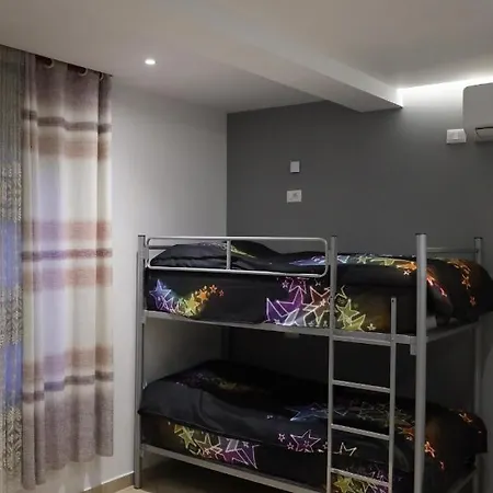 Sonche Auberge de jeunesse Tirana